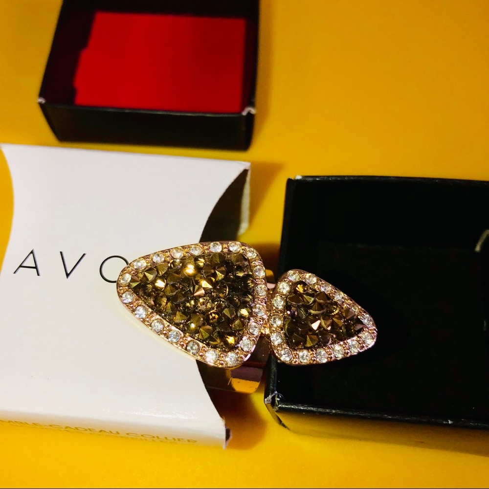 ✅Offer Now✅ AVON PAVE PEAR SHAPED Black diamond